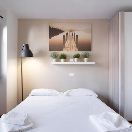 Apartment Cadorna Center Studio-by Flatscollection *