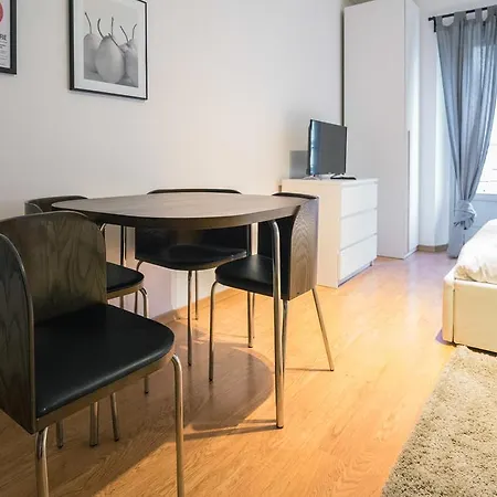 Apartment Cadorna Center Studio-by Flatscollection *